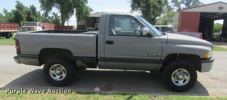 image for item DD5673 1995 Dodge Ram 1500 pickup truck