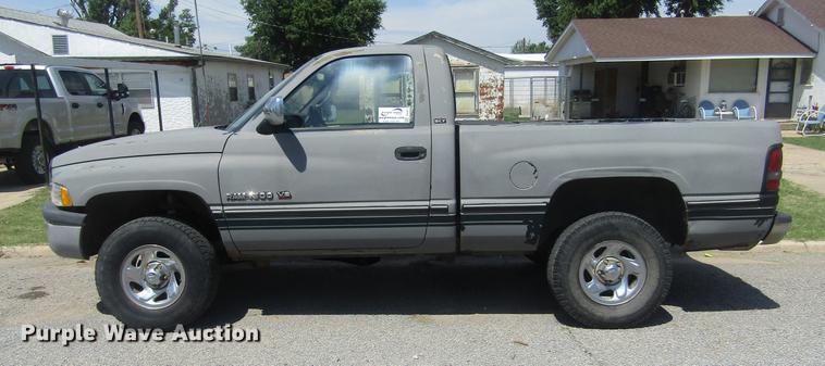 image for item DD5673 1995 Dodge Ram 1500 pickup truck