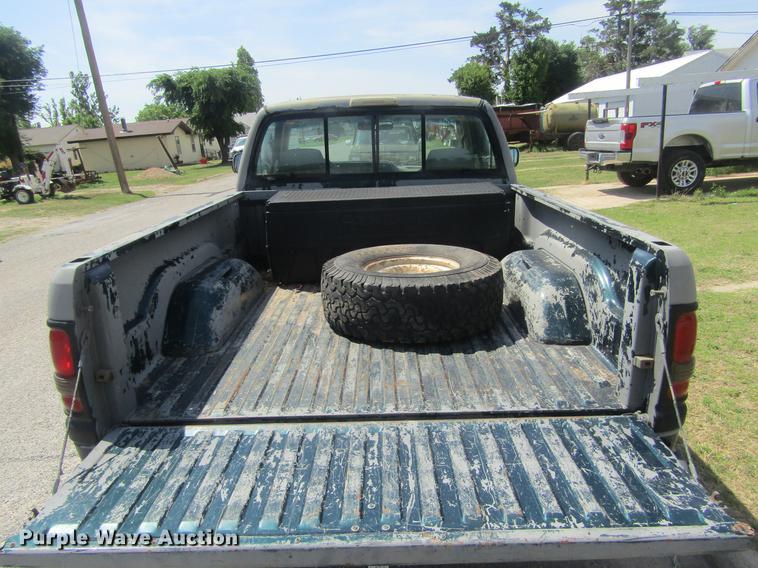 image for item DD5673 1995 Dodge Ram 1500 pickup truck