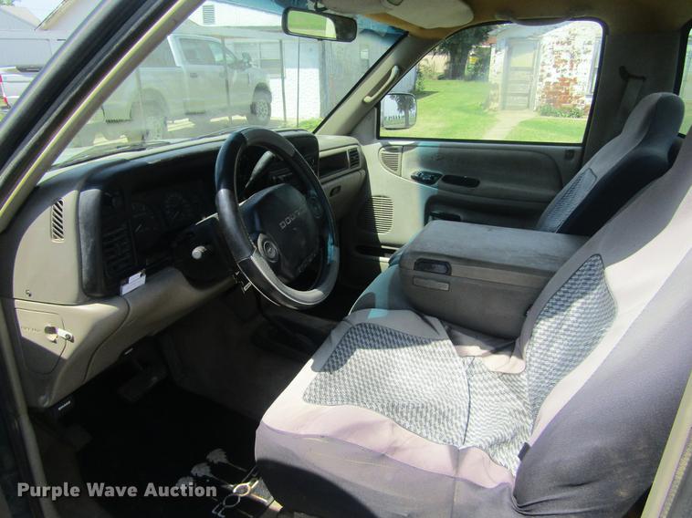 image for item DD5673 1995 Dodge Ram 1500 pickup truck