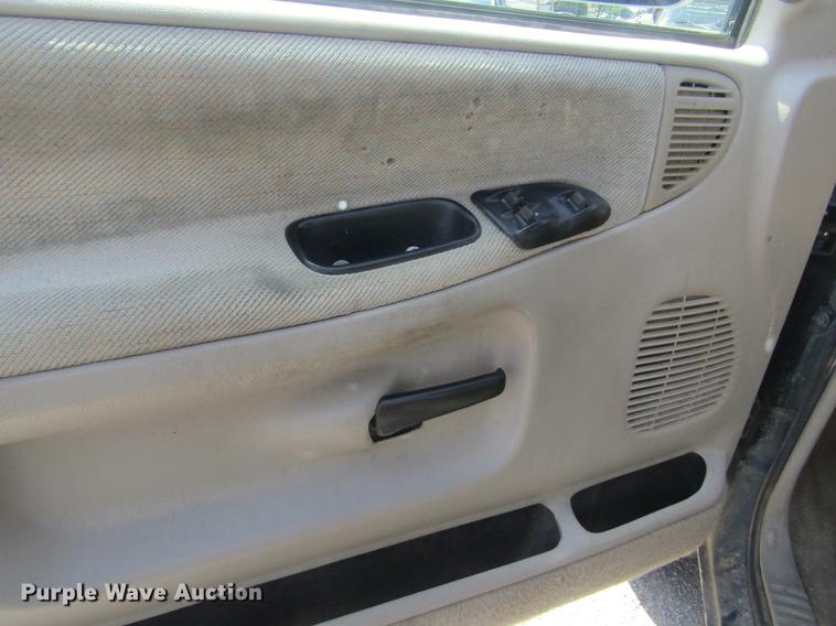 image for item DD5673 1995 Dodge Ram 1500 pickup truck