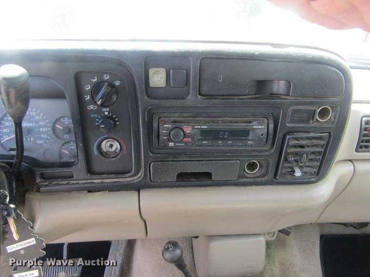 image for item DD5673 1995 Dodge Ram 1500 pickup truck