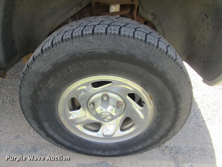 image for item DD5673 1995 Dodge Ram 1500 pickup truck