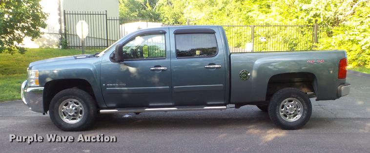 image for item DD7193 2007 Chevrolet Silverado 2500HD Crew Cab pickup truck