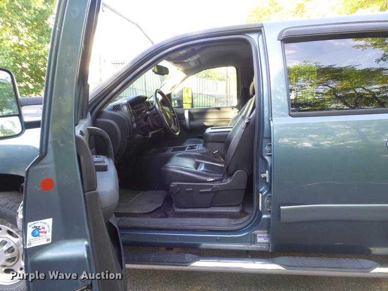 image for item DD7193 2007 Chevrolet Silverado 2500HD Crew Cab pickup truck