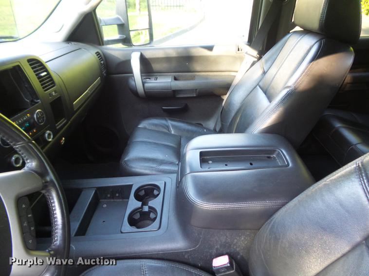 image for item DD7193 2007 Chevrolet Silverado 2500HD Crew Cab pickup truck