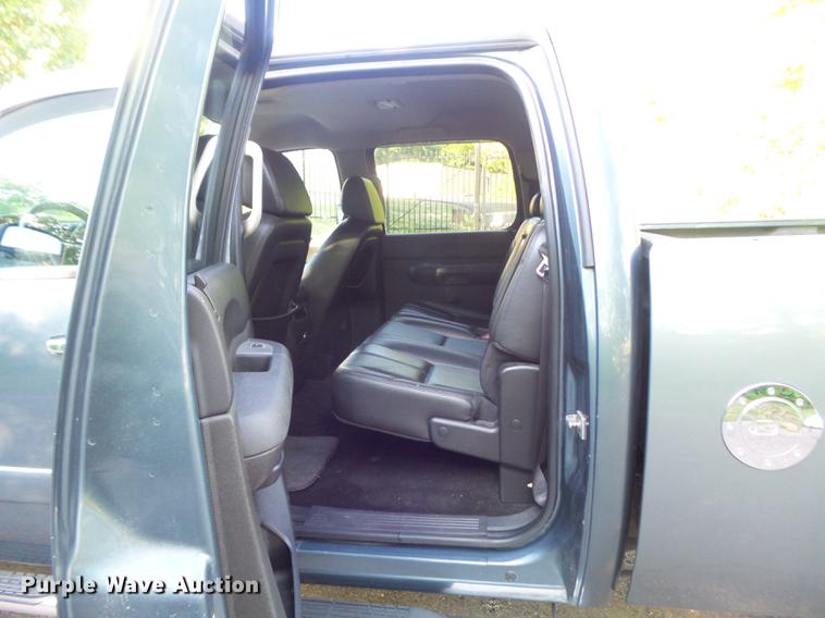 image for item DD7193 2007 Chevrolet Silverado 2500HD Crew Cab pickup truck