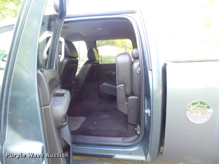 image for item DD7193 2007 Chevrolet Silverado 2500HD Crew Cab pickup truck
