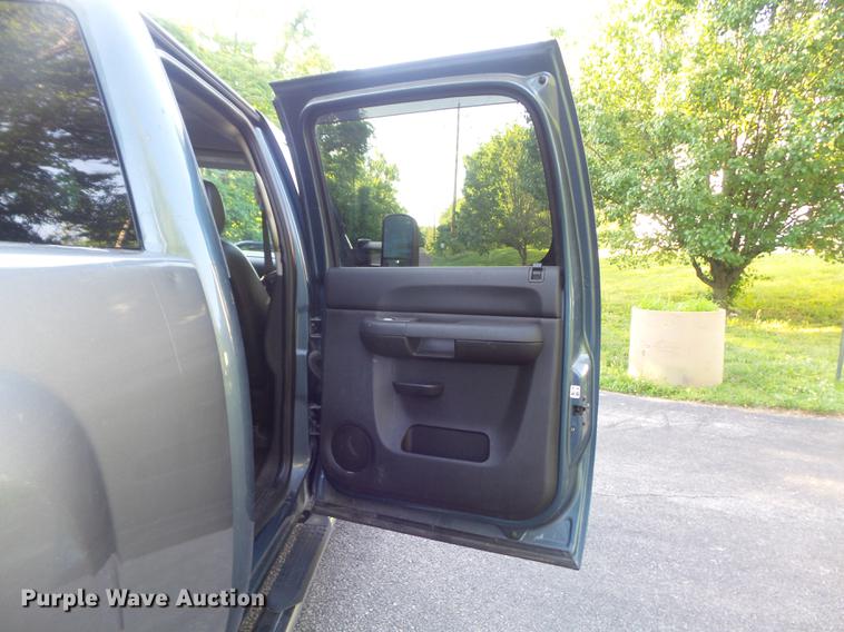 image for item DD7193 2007 Chevrolet Silverado 2500HD Crew Cab pickup truck