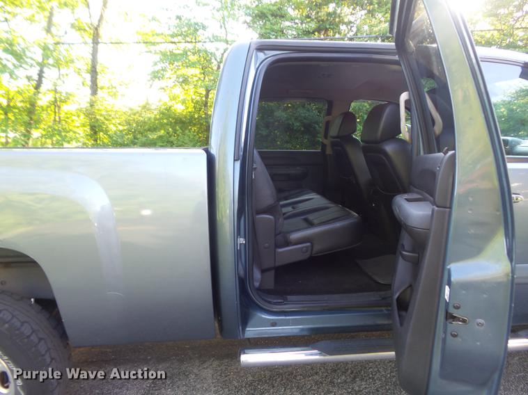 image for item DD7193 2007 Chevrolet Silverado 2500HD Crew Cab pickup truck