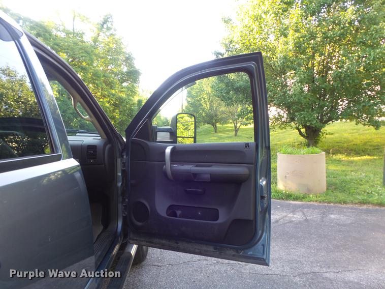 image for item DD7193 2007 Chevrolet Silverado 2500HD Crew Cab pickup truck