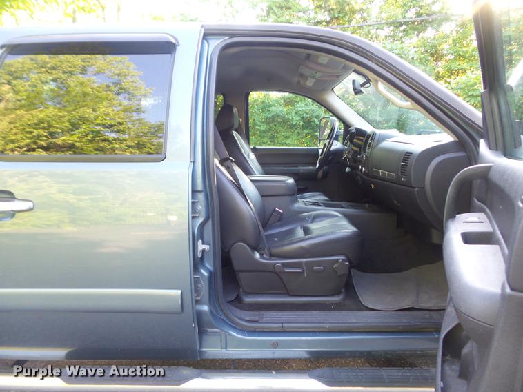 image for item DD7193 2007 Chevrolet Silverado 2500HD Crew Cab pickup truck