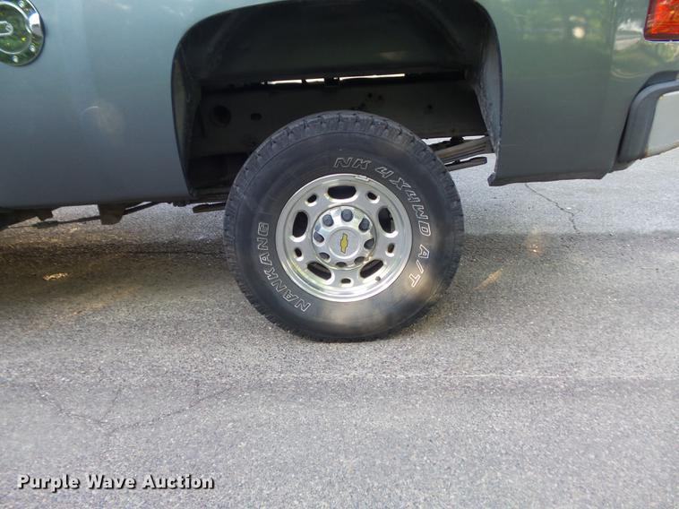 image for item DD7193 2007 Chevrolet Silverado 2500HD Crew Cab pickup truck