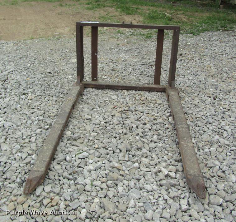 image for item DD8447 Shop built bale forks