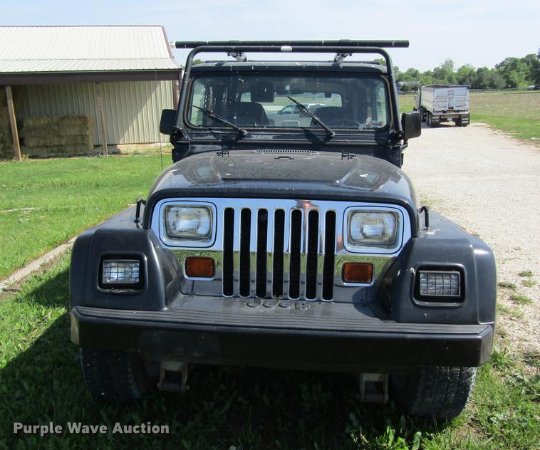 image for item DD8463 1994 Jeep Wrangler Renegade SUV