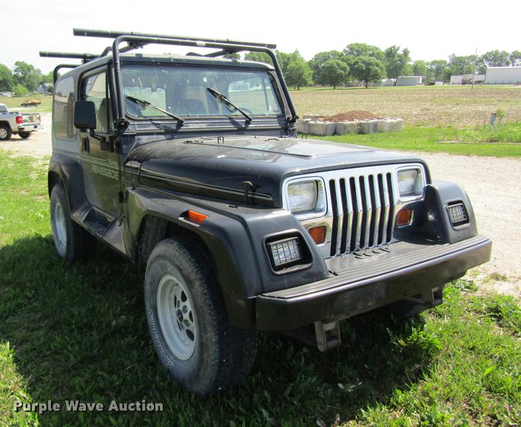 image for item DD8463 1994 Jeep Wrangler Renegade SUV