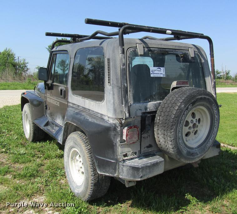 image for item DD8463 1994 Jeep Wrangler Renegade SUV