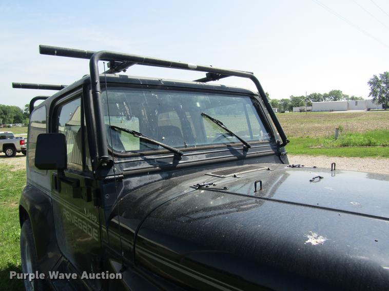 image for item DD8463 1994 Jeep Wrangler Renegade SUV