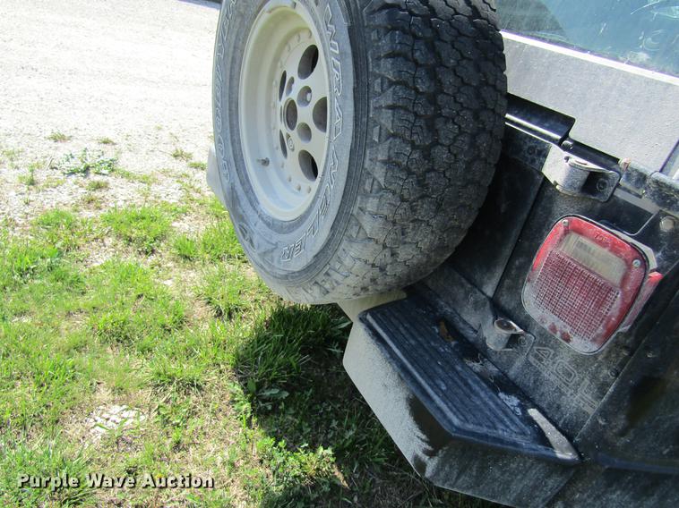 image for item DD8463 1994 Jeep Wrangler Renegade SUV