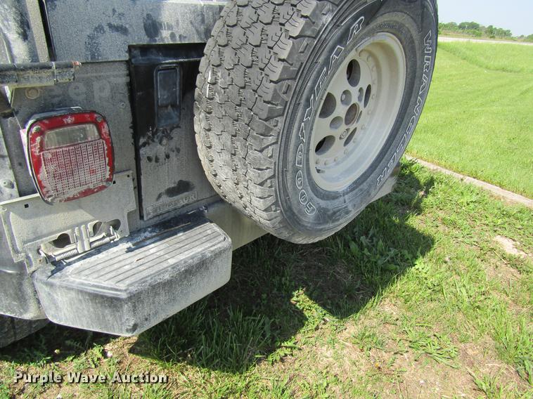 image for item DD8463 1994 Jeep Wrangler Renegade SUV