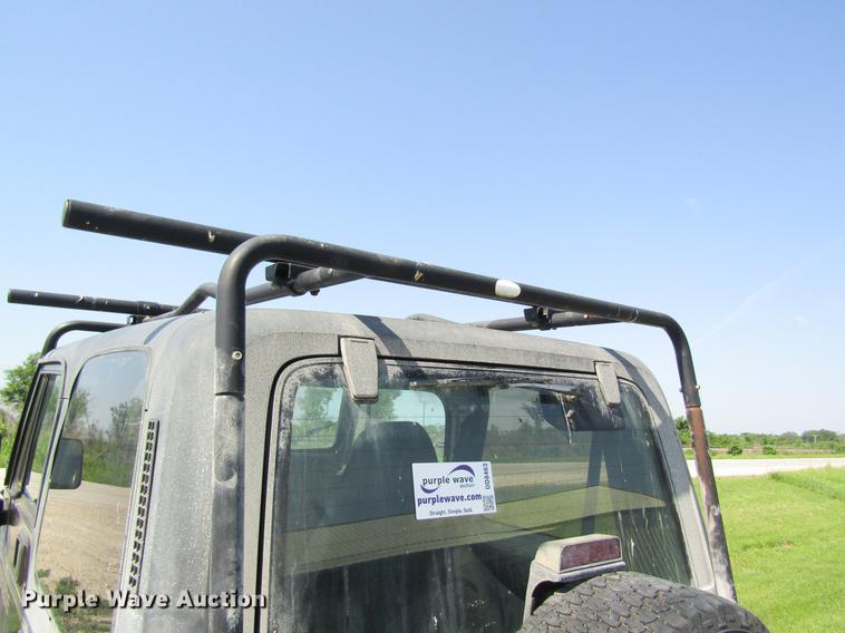 image for item DD8463 1994 Jeep Wrangler Renegade SUV