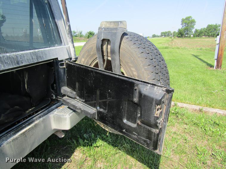 image for item DD8463 1994 Jeep Wrangler Renegade SUV