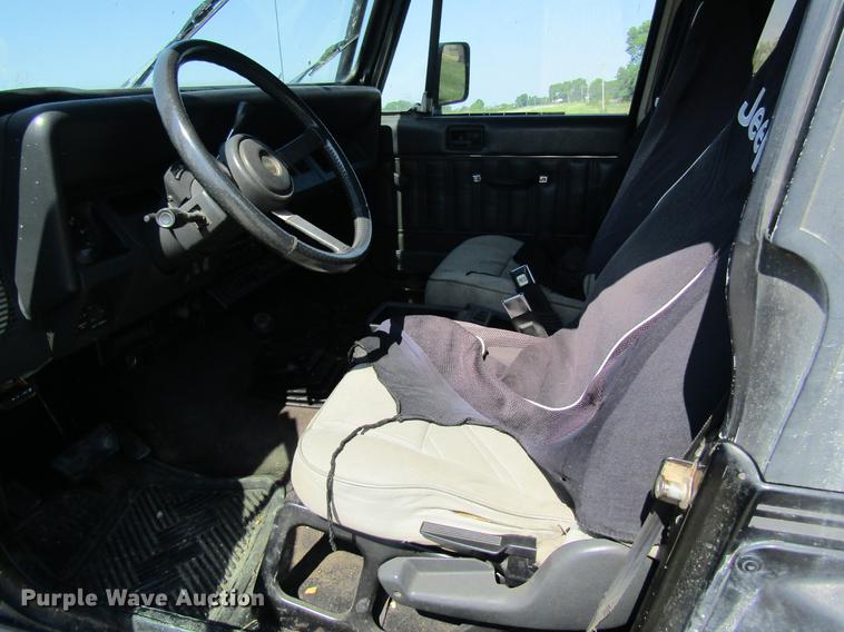 image for item DD8463 1994 Jeep Wrangler Renegade SUV