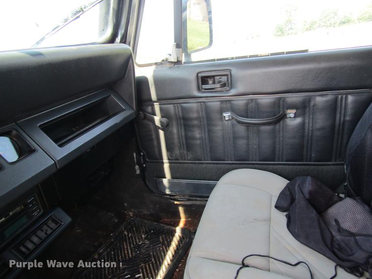 image for item DD8463 1994 Jeep Wrangler Renegade SUV