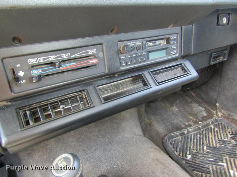 image for item DD8463 1994 Jeep Wrangler Renegade SUV