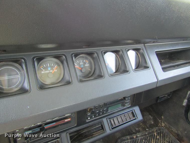 image for item DD8463 1994 Jeep Wrangler Renegade SUV