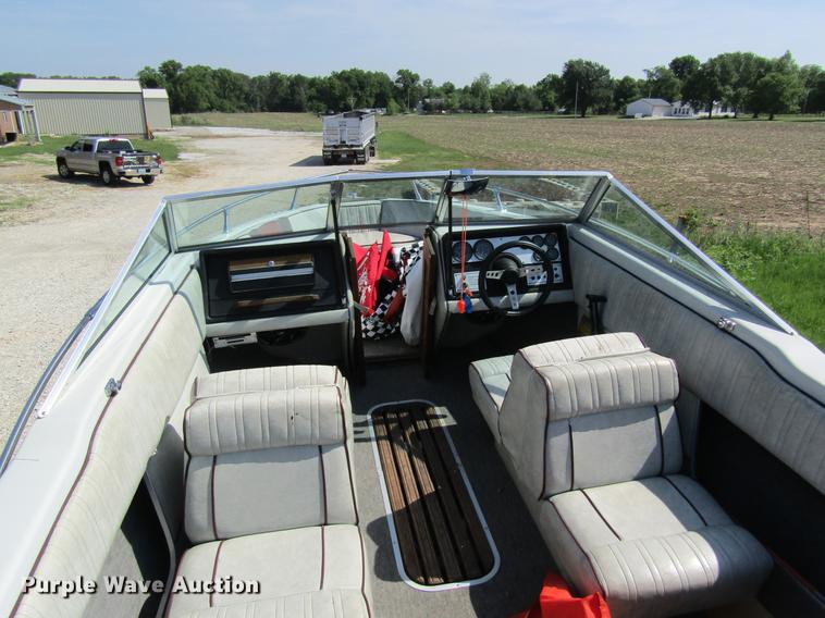 image for item DD8464 1985 Celebrity Calais boat