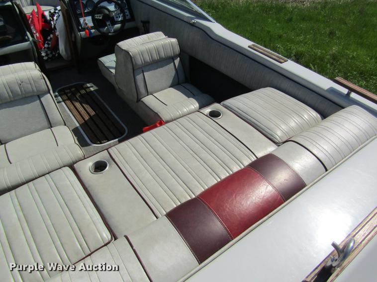 image for item DD8464 1985 Celebrity Calais boat