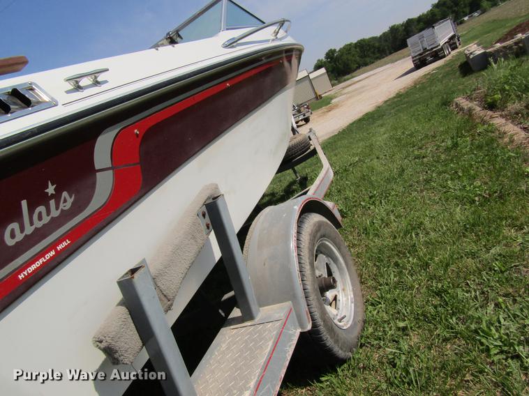 image for item DD8464 1985 Celebrity Calais boat