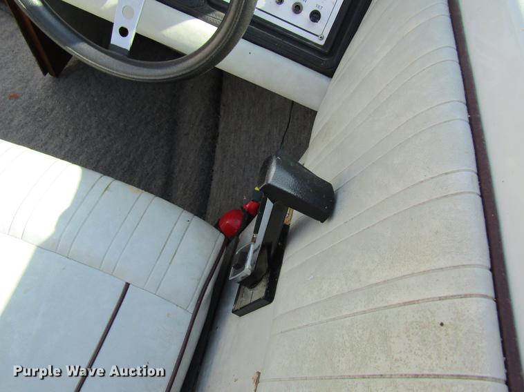 image for item DD8464 1985 Celebrity Calais boat