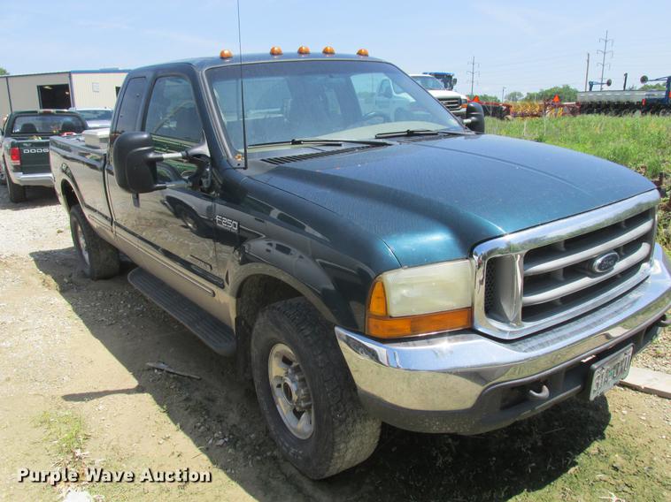 image for item DD8467 1999 Ford F250 Super Duty SuperCab pickup truck