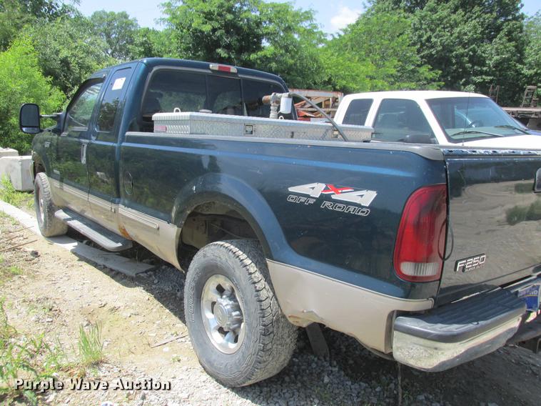image for item DD8467 1999 Ford F250 Super Duty SuperCab pickup truck