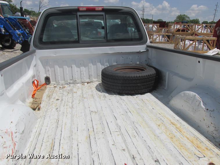 image for item DD8470 2004 Ford F150 pickup truck