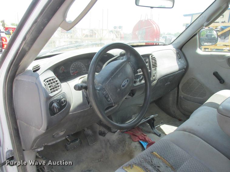 image for item DD8470 2004 Ford F150 pickup truck