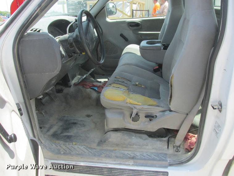 image for item DD8470 2004 Ford F150 pickup truck