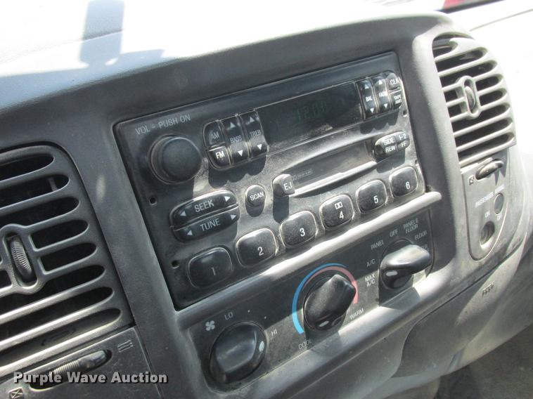 image for item DD8470 2004 Ford F150 pickup truck