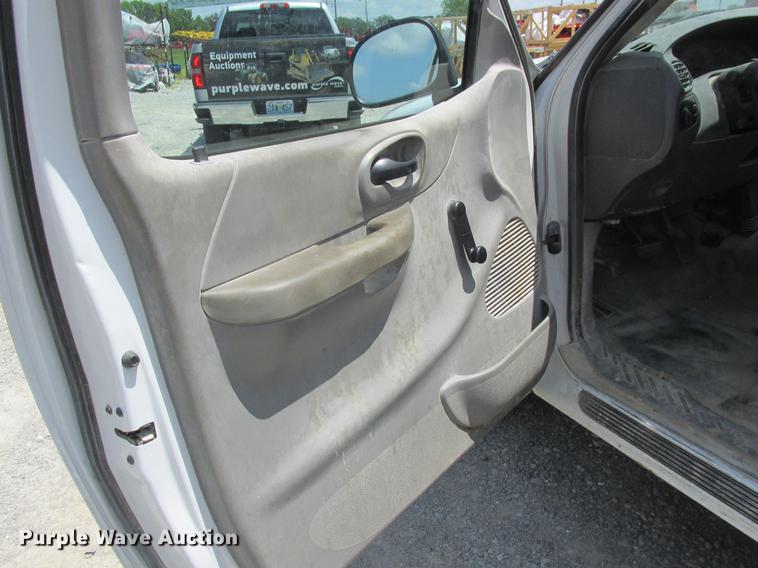 image for item DD8470 2004 Ford F150 pickup truck