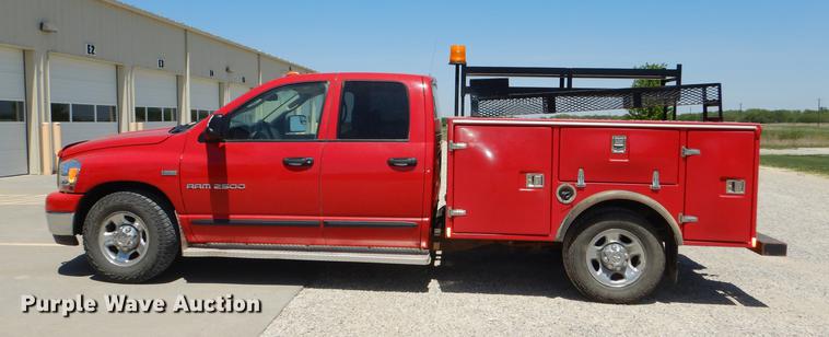 image for item DE1704 2006 Dodge Ram 2500 Quad Cab utility bed pickup truck