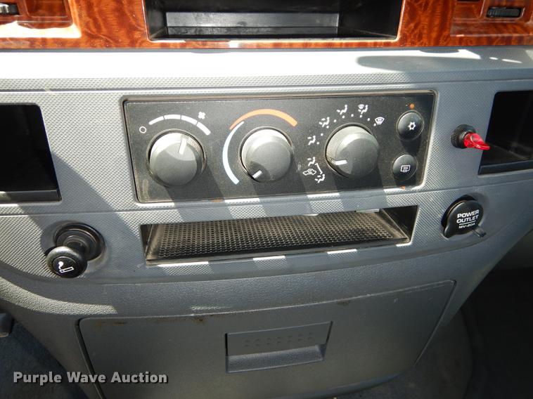 image for item DE1704 2006 Dodge Ram 2500 Quad Cab utility bed pickup truck