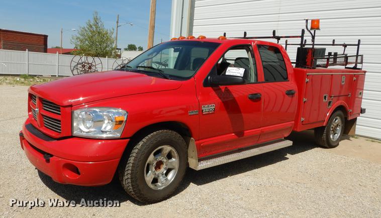 image for item DE1705 2007 Dodge Ram 2500 utility bed pickup truck