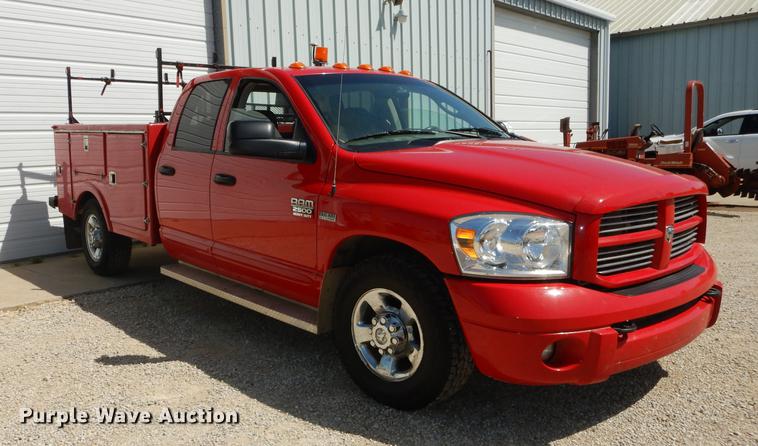 image for item DE1705 2007 Dodge Ram 2500 utility bed pickup truck