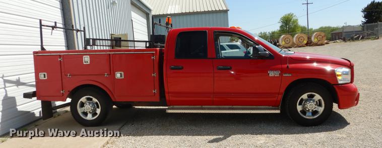 image for item DE1705 2007 Dodge Ram 2500 utility bed pickup truck