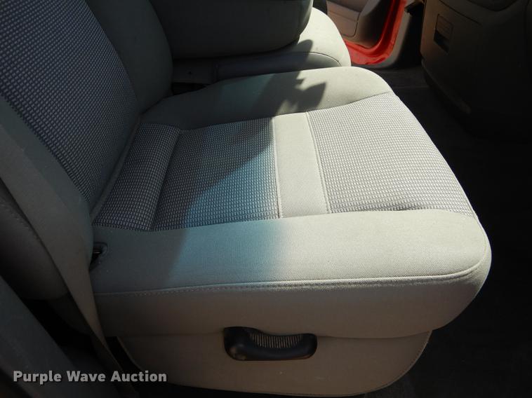 image for item DE1705 2007 Dodge Ram 2500 utility bed pickup truck