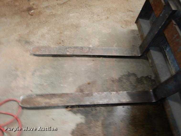 image for item DE1710 1999 Bobcat 963 skid steer