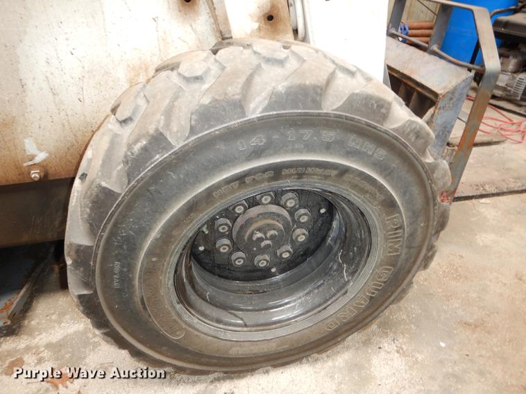 image for item DE1710 1999 Bobcat 963 skid steer