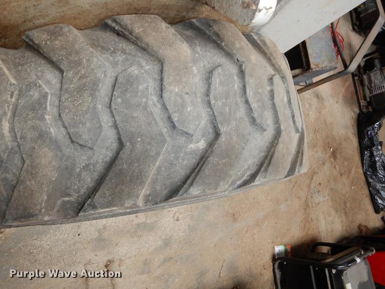 image for item DE1710 1999 Bobcat 963 skid steer